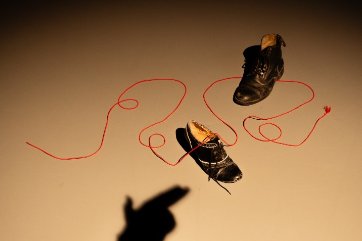 Yf Kalová: WHODUNIT ~ THÉSEOVA LOĎ
