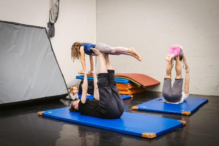 CIRQUEON: Family cirkus (6-8 let)